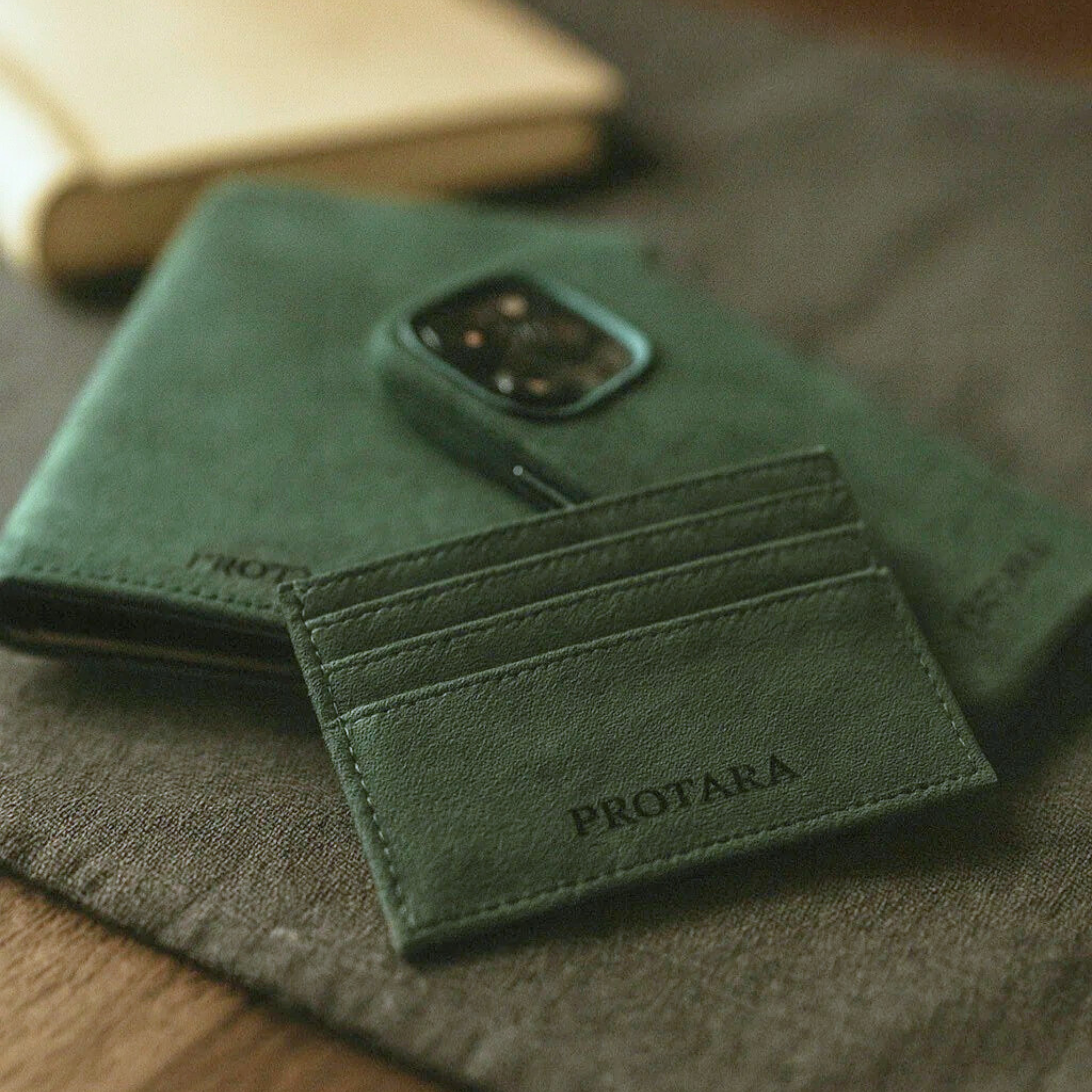 PROTARA Alcantara -korttipidike - Expedition Green