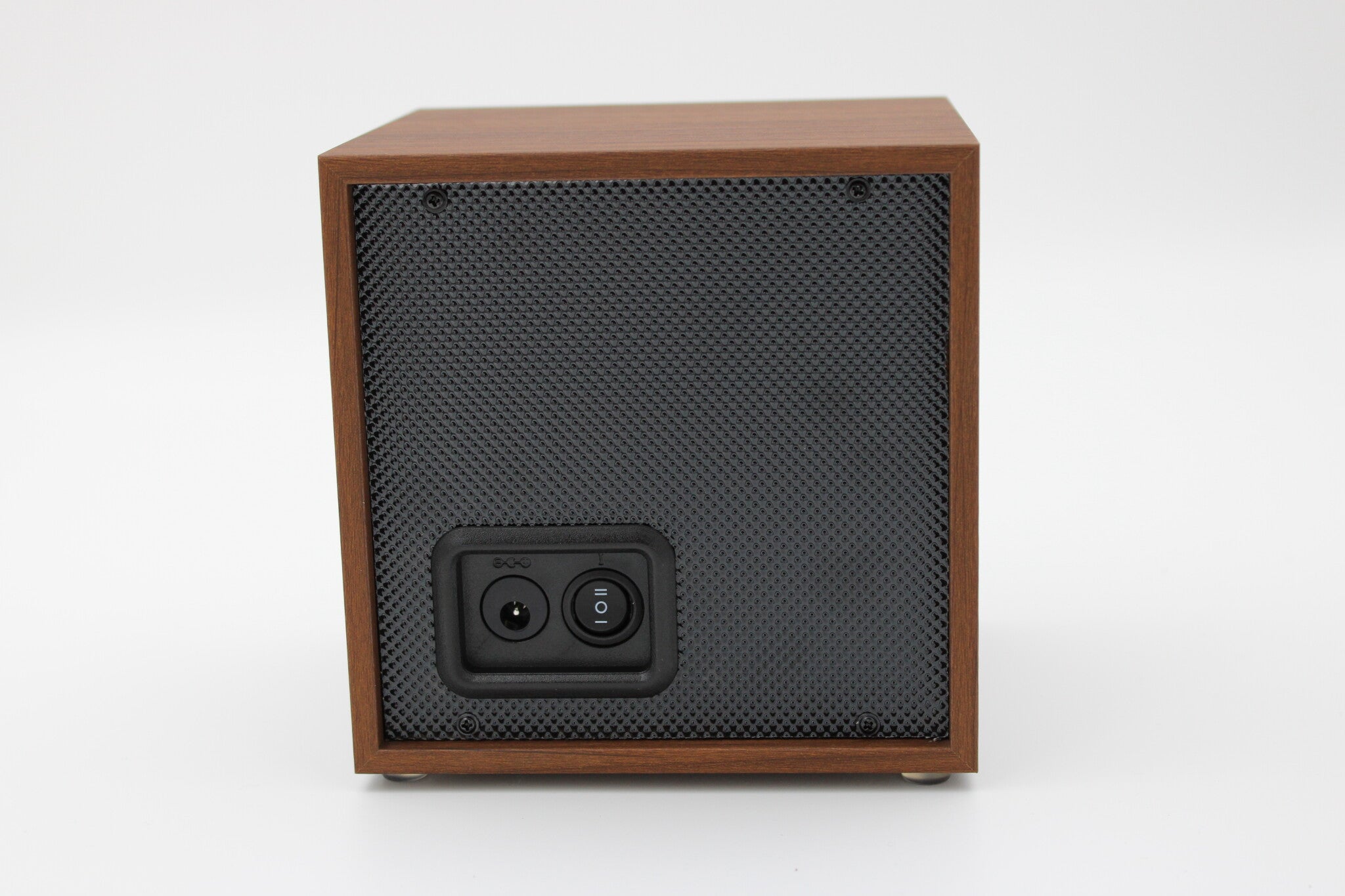 Kellonvedin 1 kellolle vaaleaa puuta