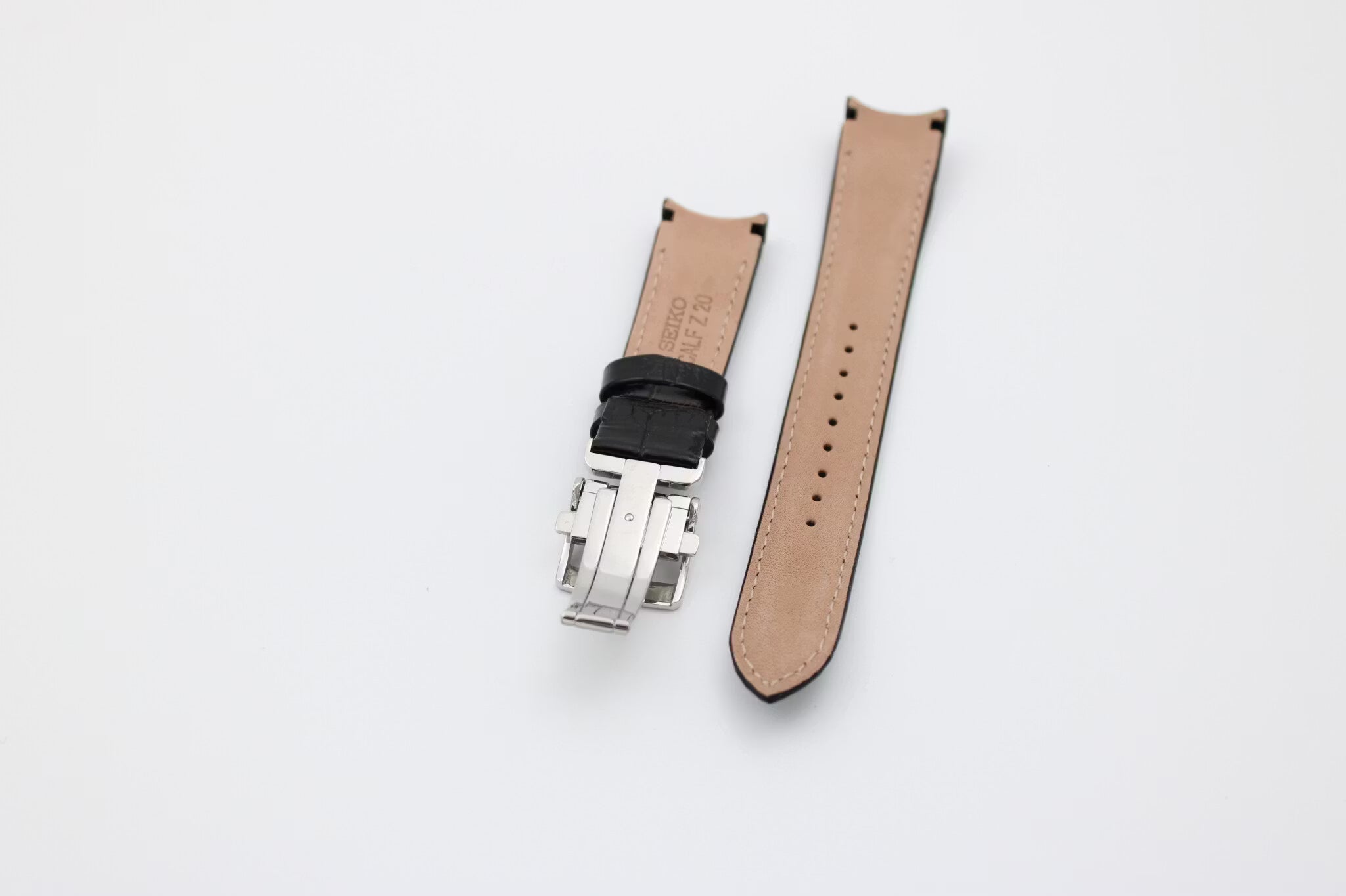 Seiko - 20mm kaareva nahkahihna, jossa on alligaattorikuvio, musta (4KK6JZ)